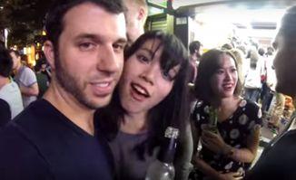 男人泡妞的视频,从男人泡妞视频中学到的技巧与策略